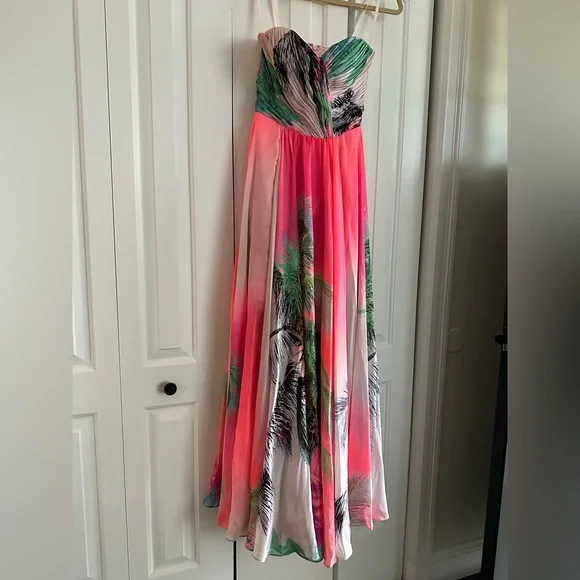 Forever Unique Tropical Statement Dress - Picture 2 of 7